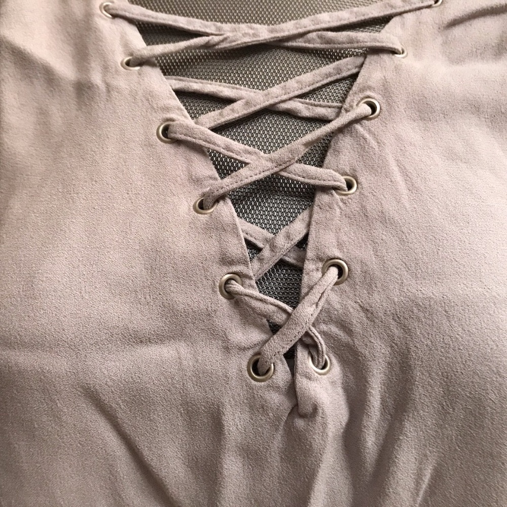 Grey Crop Tank w/Laced up front. Blouse. Misses L. Forever 21. NWT. Sexy. - Picture 5 of 11